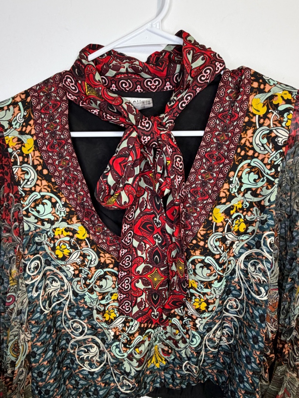 Alice + Olivia Elaina Sunburst Pleated Tie-Neck Bow Blouse Women’s Size 8 - Picture 4 of 10